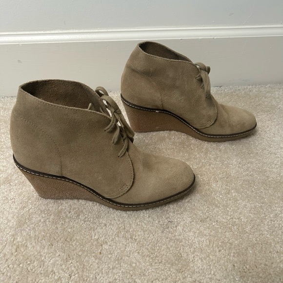 J.Crew Taupe Tan Suede Macallister Wedge Heel Ankle Boots Booties shoe Size? 6.5 - Picture 1 of 8